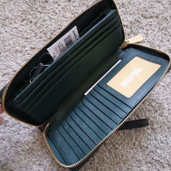 NWT Green Michael Kors Wristlet - Picture 5 of 8